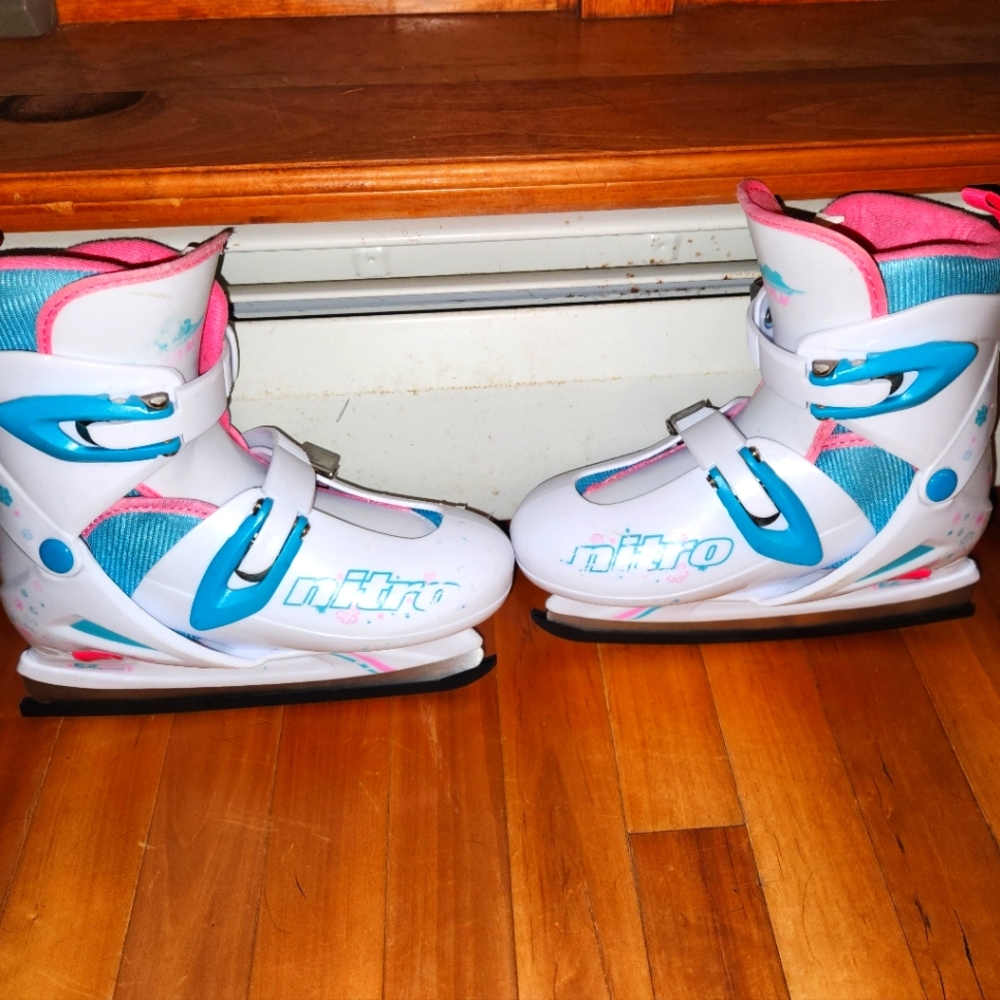 Girls Adjustable Lake Placid, nitro Ice skates, big girls size (1-4) EUC.